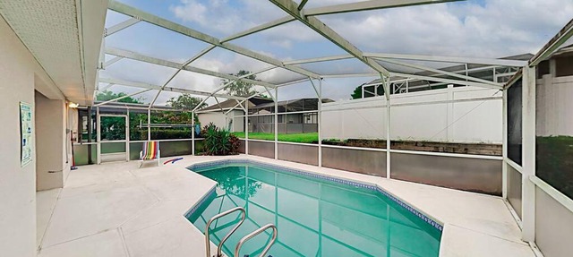 2 Master Suites Modern Villa with Private heatable Pool