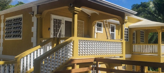 3-bedroom 3 minutes walk to bay, scenic lookout on your way, close beaches etc.