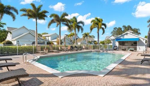 3BR Getaway Pool Access Screened Lanai