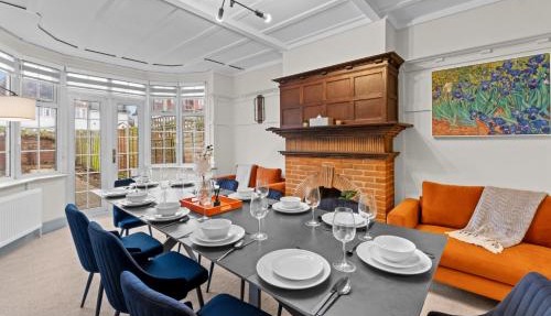 5 Bedroom House 13 Beds Across From Tube Station