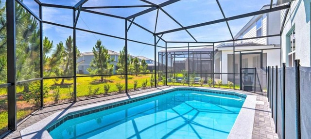 5 Bedroom Private Pool Home 15 Min to Disney World, Davenport