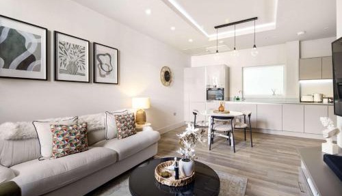 5 Mins Walk to Battersea Park, Battersea Retreat