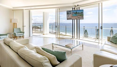 5-Star Beachfront Retreat with Theatre & Pool