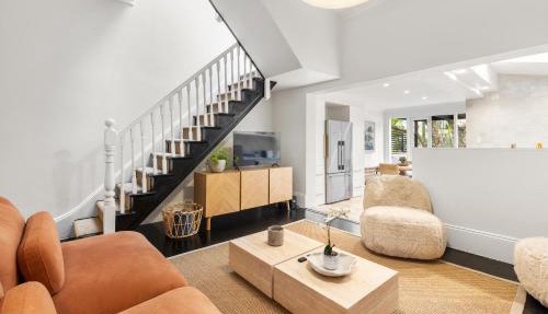 5BR Paddington Home w Private Parking and Studio