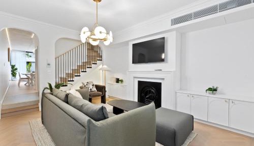 5BR Terrace House, Rooftop Spa & Amazing City View