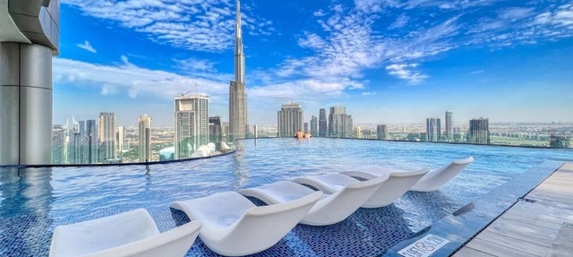 64th-Floor Infinity Pool with Burj Khalifa View - Highest Floor- Corner Unit