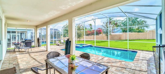 8BR Mansion with Pool Hot Tub and Games Room
