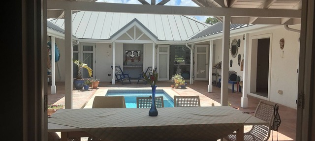 A Hidden Bed & breakfast with live-in host Private, Peaceful with Plunge pool.