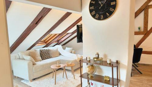 A&Y LakeHouse Golden Swan