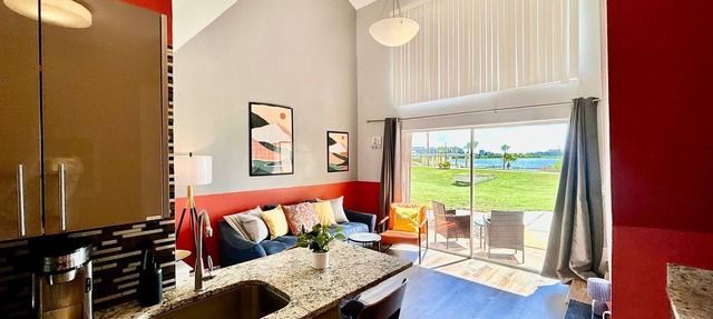 Airy Villa Near Attractions Lake View Sunsets