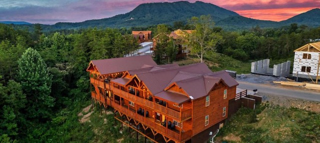 Amazing 16 bedroom Sleeps 40 plus with two units side by side
