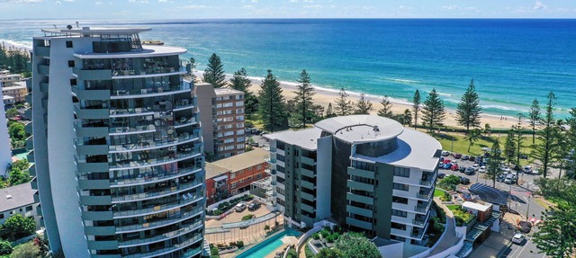 Ambience on Burleigh Beach