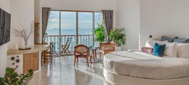 Ampersand Resort