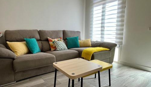 Apartamento nuevo, 2 dormitorios, patio y garaje