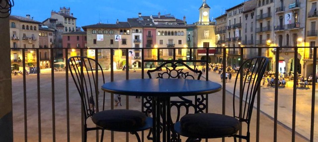 Apartaments Vicus 3 con vistas a la Plaza Mayor de Vic