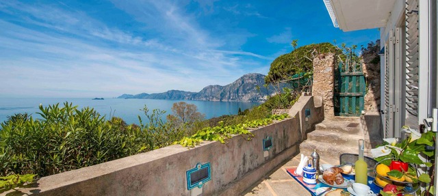 Apartment 'Il Geco Praiano' with Sea View, Wi-Fi and Air Conditioning