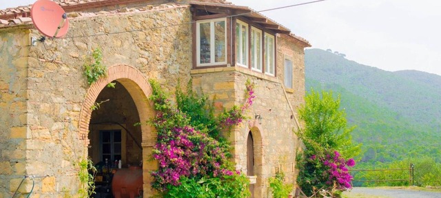 Apartment 'In Casale Toscano' with Private Garden, Wi-Fi and Air Conditioning