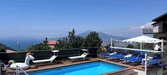Apartment with pool and breathtaking view of the Golfo di Napoli