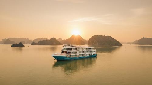 Aqua Legend Cruise - Lan Ha Bay