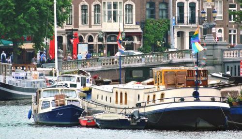art deco houseboat on super location