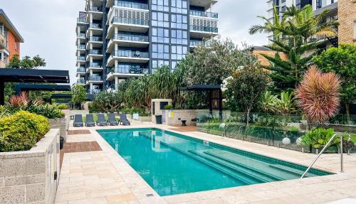 Beach front luxury with two carparks, pool, gym