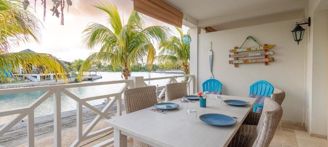 Beautiful condo/water view