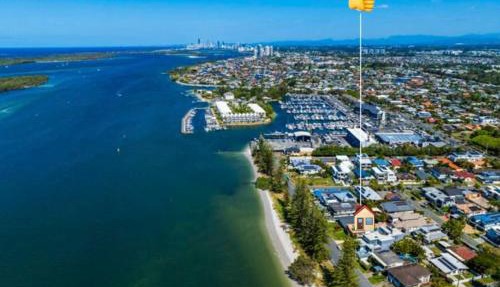 Beautiful granny flat located at the back of beach front house in a peaceful beach - 02 BR shared 01 bathroom, kitchen, dinning area