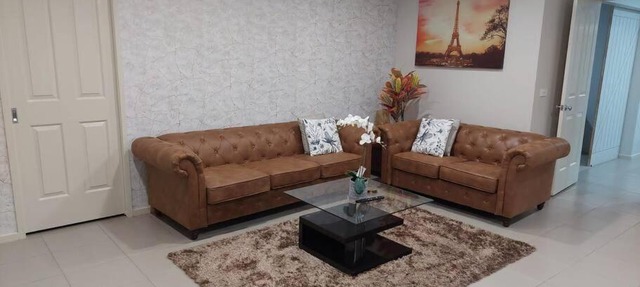 Beautiful home in Harrison with 5 Bedrooms