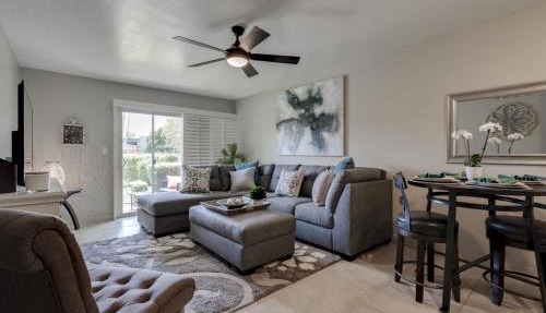 Beautiful Poolside Old Town Scottsdale Condo