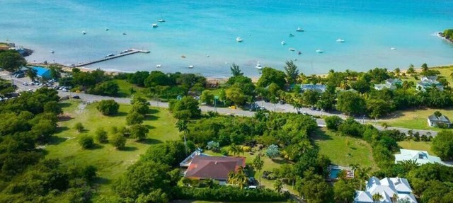 Beautiful Private Villa w/ Pool. Oualie Lane S. Walkway to beach!