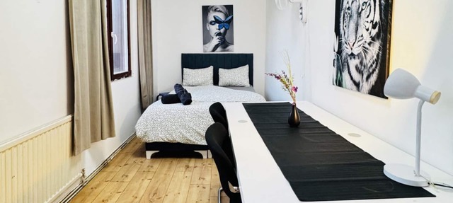 Beautiful Room + Garden | Easy Reach to Belvedere