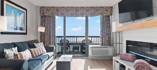 Beautiful Unit with Direct Oceanfront Views & Pool