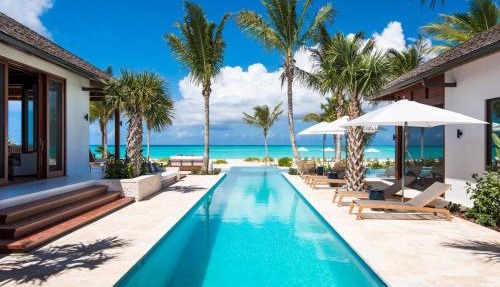 Beautifully Caribbean villa with captivating beach and clear blue waters