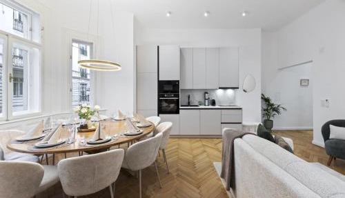 Bel Étage - 4BR Superior Family-Suite with AC - City Centre