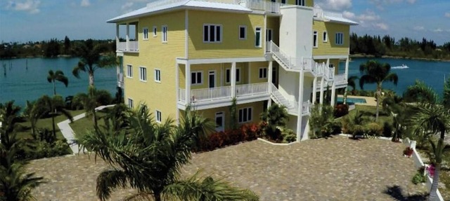 Bell Channel Bay Condo in Lucayan Gardens