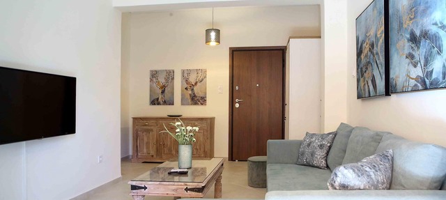Best House Anakreontos