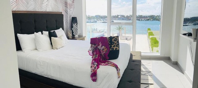 Breathtaking 2 Bedroom Apartment with Harbor View
