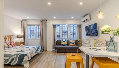 Bright and Fantastic Studio - Apartment Embajadores A