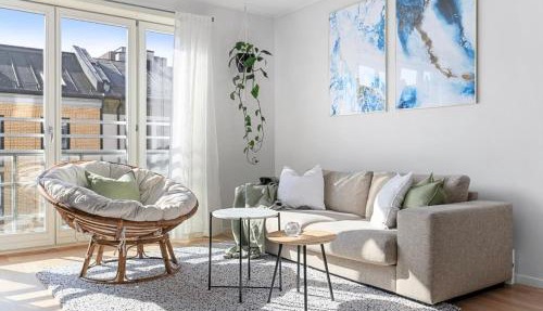 Bright & modern flat in City Center!