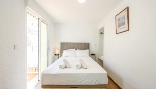 Bright Modern Home with Terrace