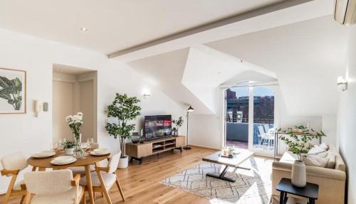 Bright stylish gem in central Melbourne