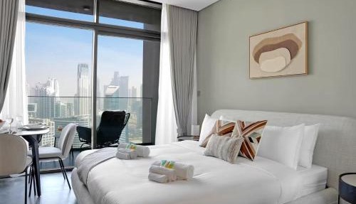 Burj Khalifa View Studio - Pool, Gym & Parking