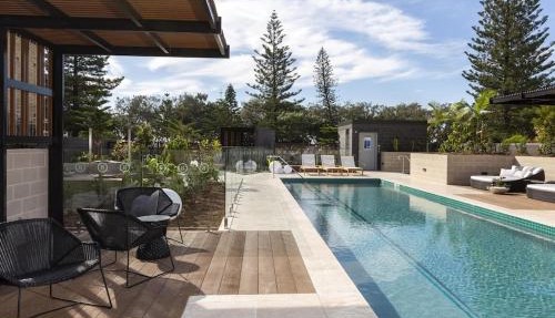 Burleigh Beach Escape with Stunning Sunset Views