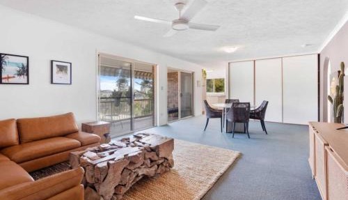 Burleigh beauty - walk to beach