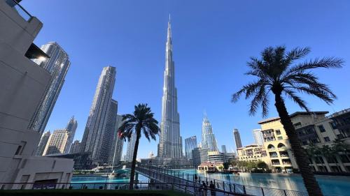 By Luxury Space I Luxury two Bedroom Apartment I Front row Downtown with Private Fountain View