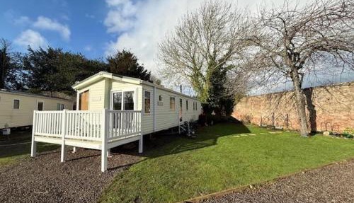 Cabin 6 sleeps 6 Patio Pets Edinburgh Festival