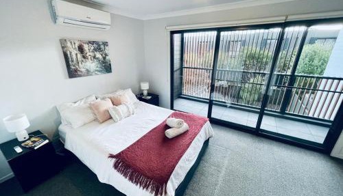 Calm Getaway Close to Airport