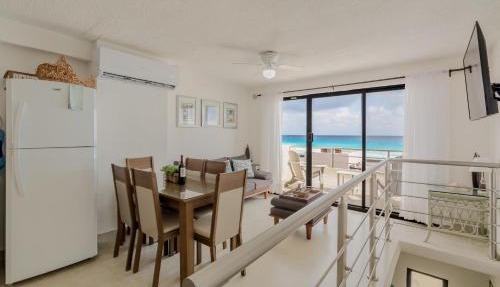 Cancun Hotel Zone -2 BR Beachfront, Bright and Spacious