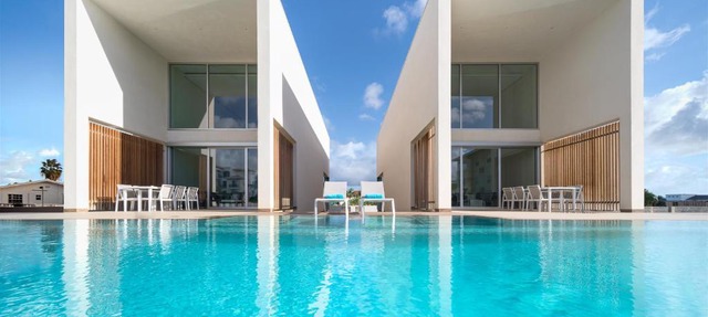 CARAIBAS Bonaire modern air-conditioned vacation villa with a private 20 meter magnesium pool