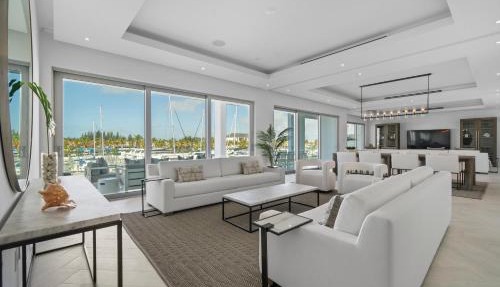 Casablanca Bahamas- New Luxury Waterfront Condo, Palm Cay, The Bahamas